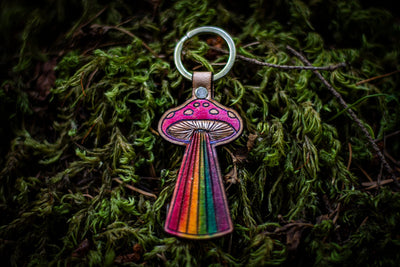 Handcrafted Leather Amanita Mushroom UFO Keyring - Rainbow Light Beams - Psychedelic Mushroom Keychain - Lotus Leather